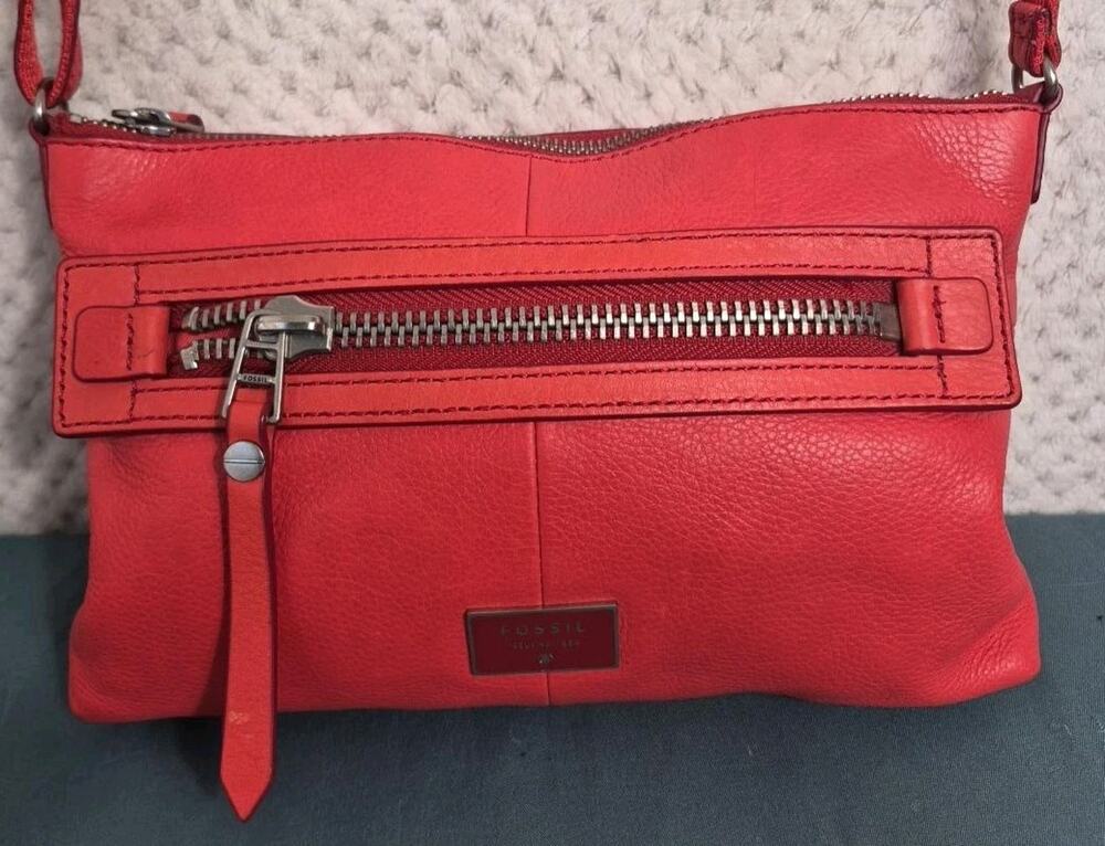 Fossil Red Cowhide Leather Crossbody Bag Purse Zip Pocket Adjustable Strap